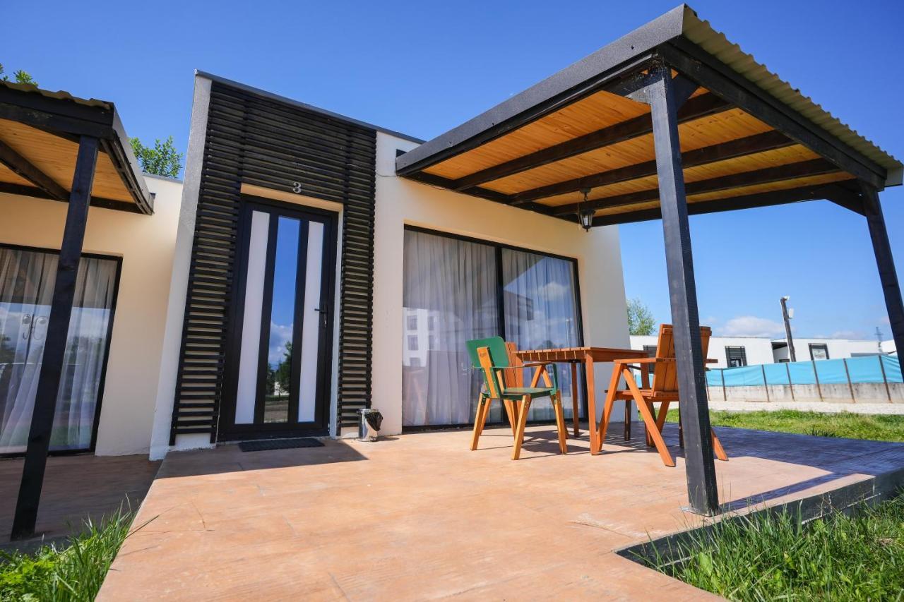 Bungalowuri "Doi Cocosi " Villa Horezu Exterior photo