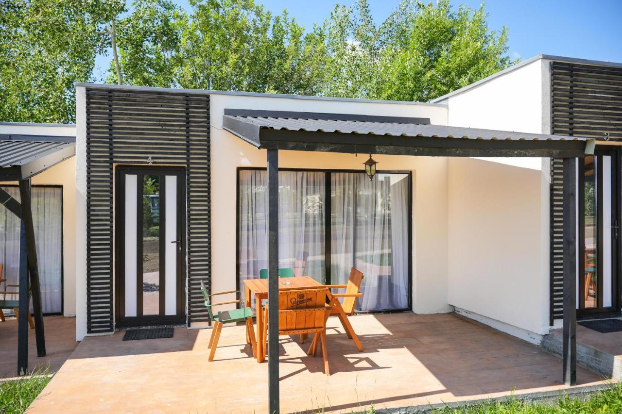 Bungalowuri "Doi Cocosi " Villa Horezu Exterior photo